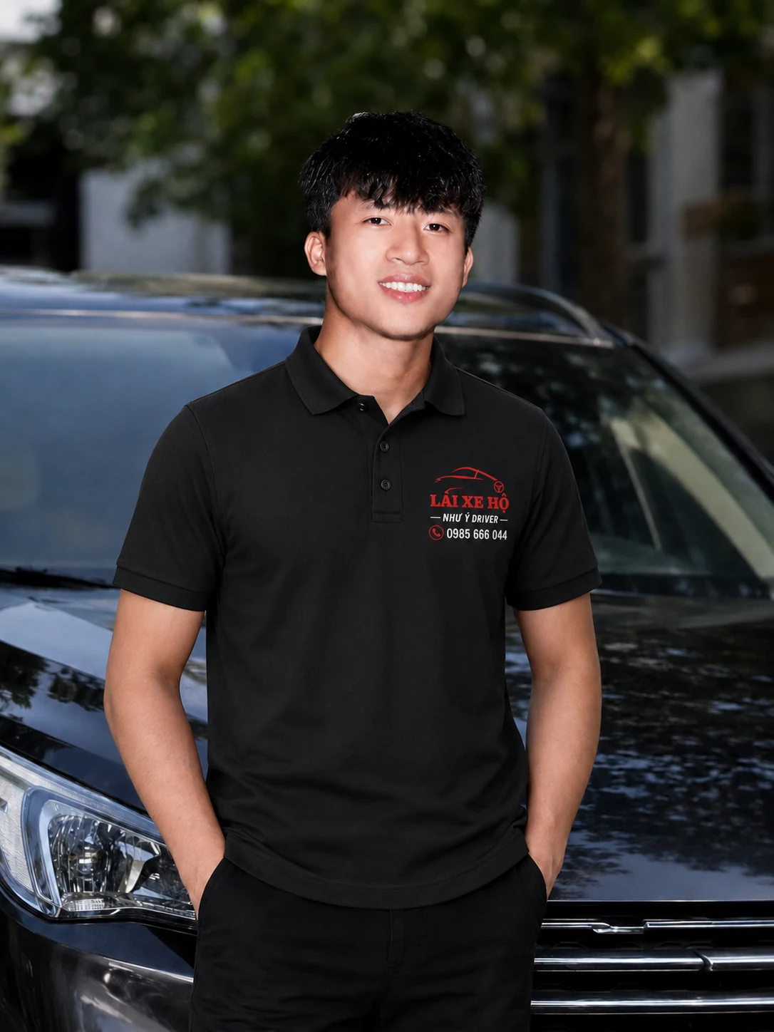 Mẫu polo đen, logo đỏ trắng
